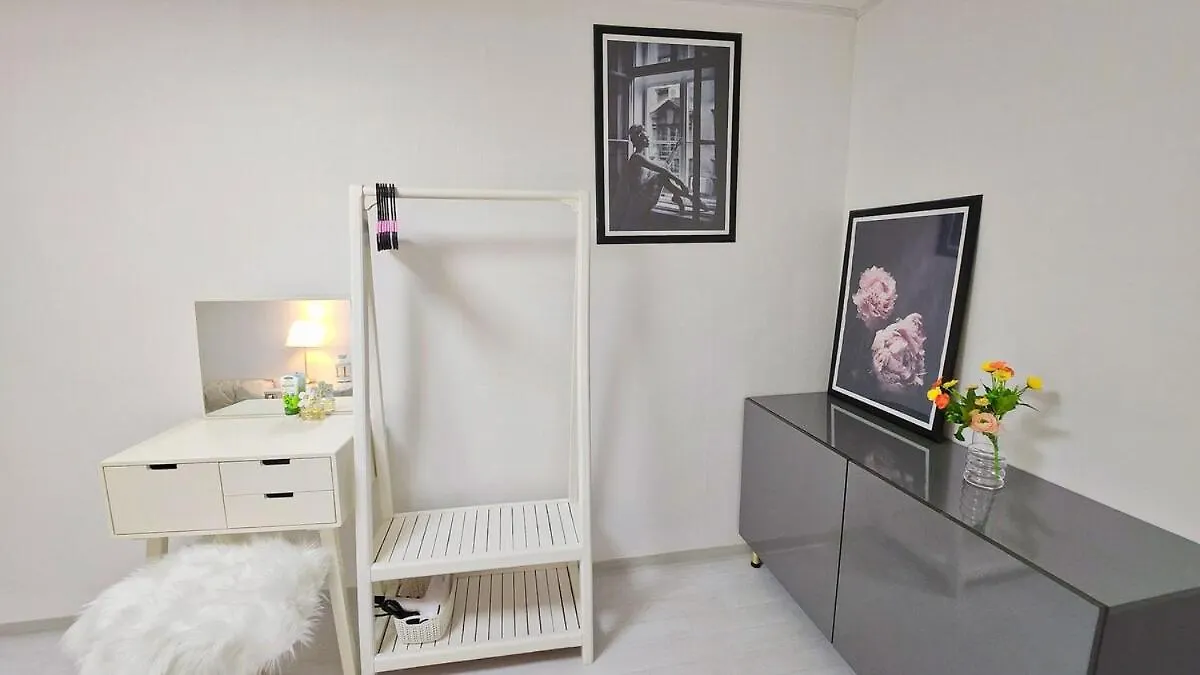 Sillim Danggok Station Full-Op Two Room Seul Corea del Sud